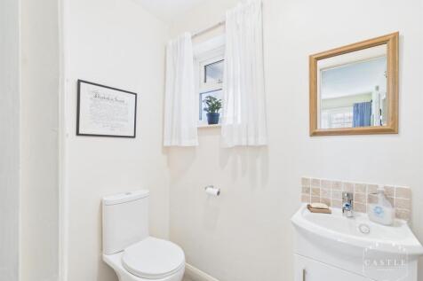 GUEST CLOAKROOM