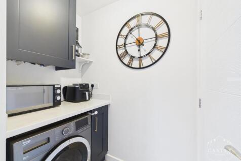 KITCHEN - UTILITY SPACE