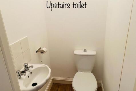 Upstairs WC.JPG