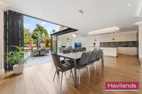 Eversley Crescent-10.jpg