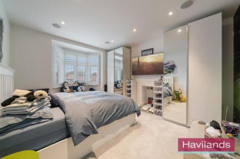 Broadfields Avenue-6.jpg