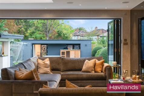 Broadfields Avenue-20.jpg