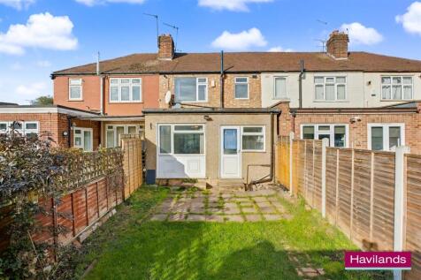 109 Dimsdale Drive EN1 1HD-5.jpg