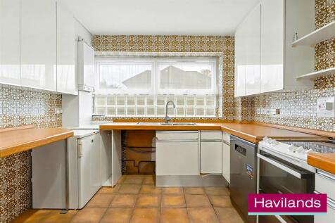 Flat 6, Chesterfield Lodge N21 1LW-5.jpg