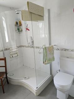 ensuite shower ro...