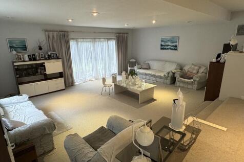 Family room 1