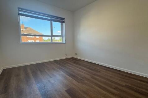 bedroom 1 (2)