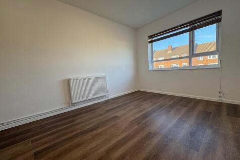 bedroom 1b