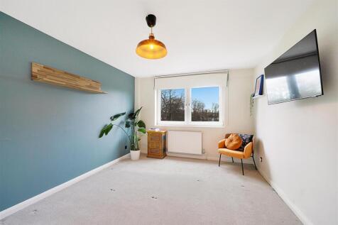Bedroom 1.jpg