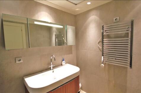 Apartment 1Bathroom