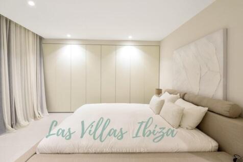 Bedroom_with_build-in_storage