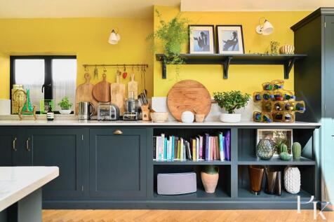 66 Deancourt Road, BN2 (44).jpg