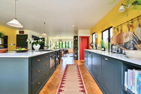 66 Deancourt Road, BN2 (25).jpg