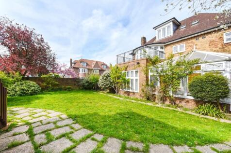 Beachcroft 18r Manor House Drive (2).JPG