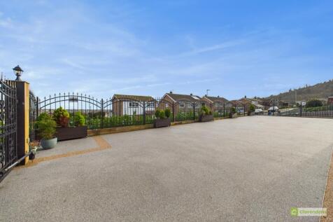 CAM02528G0-PR0414-STILL037