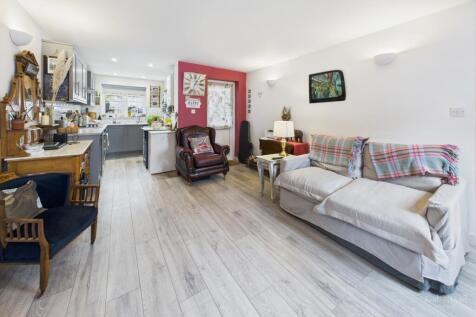 CAM02528G0-PR0388-STILL017