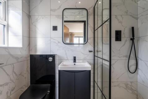 Master En-Suite Shower Room