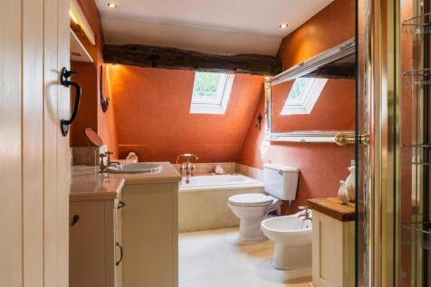 Principal En-Suite Bathroom
