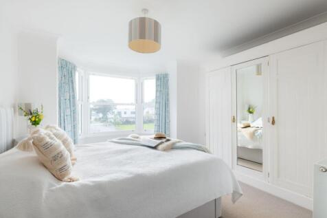 67e6ca1015dc6_Lowenna Manor 6-9