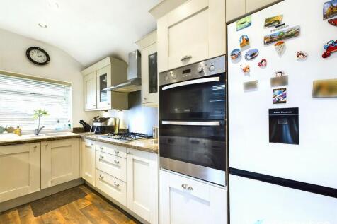 Kitchen (b)