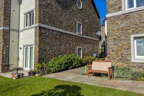 13 St Ninians Court (9).jpg