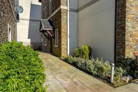 13 St Ninians Court (8).jpg