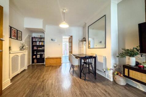 18 Victoria Avenue, Douglas (41).jpg