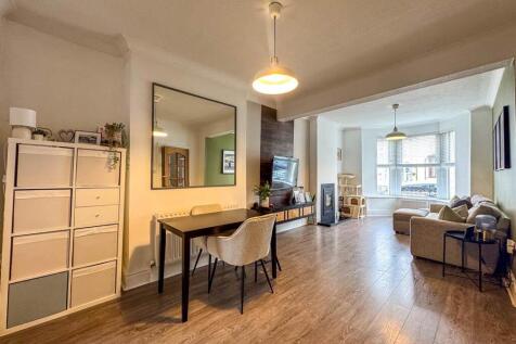 18 Victoria Avenue, Douglas (24).jpg