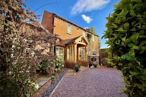 Front of house 2.jpg