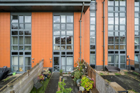 1372831-1-6904a8e...