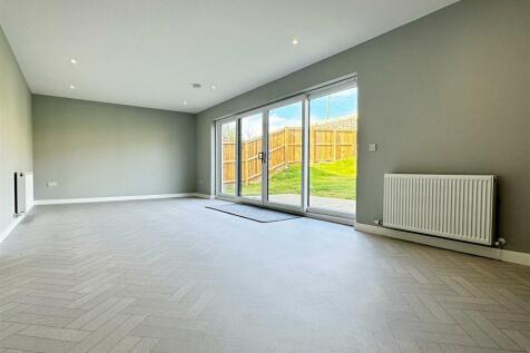 Living Room / Dining