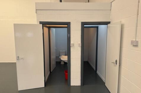 17 Hawthorn Centre 13.jpg