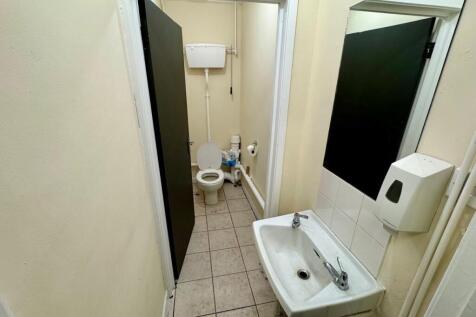 22 Hawthorn Centre 31.jpg