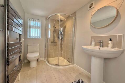En-suite to Bedroom 1