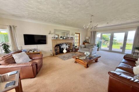 22&#39; Living Room