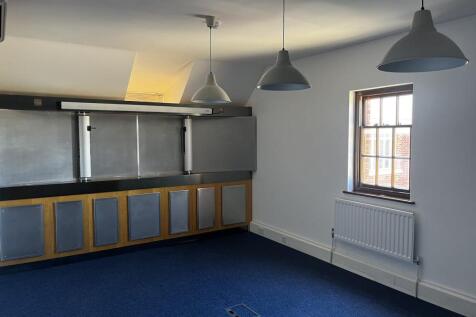 PHOTO 5  South Barn Cams Estate Fareham  interna