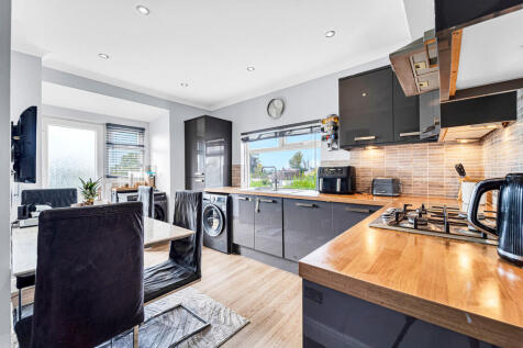 438a London Road ...