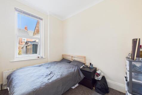 Bed 2 - 2.jpg