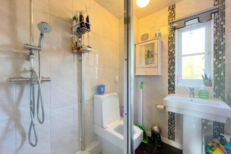 Bedroom 1 ensuite