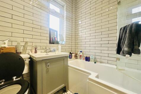 GROUND FLOOR BATHROOM