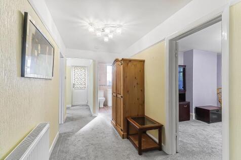 L-Shape Entrance Hallway