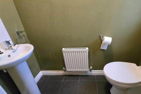 Guest Cloakroom/ WC