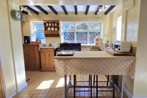 kitchen a.jpg