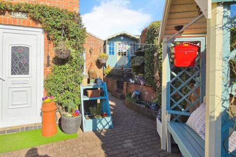 rear garden a.jpg