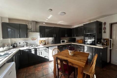 Kitchen/ dining room