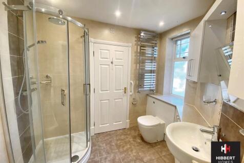 EN-SUITE SHOWER.jpg