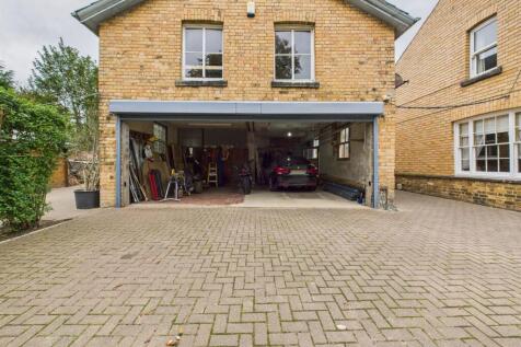 Double garage/workshop: