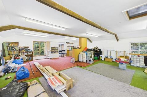 Double garage/workshop: