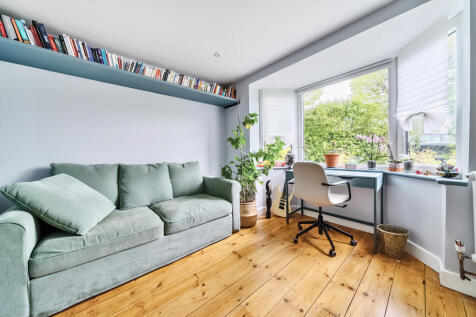 Living Space/optional Bedroom