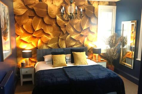 Room 3 Gold Wall 2 e.jpg